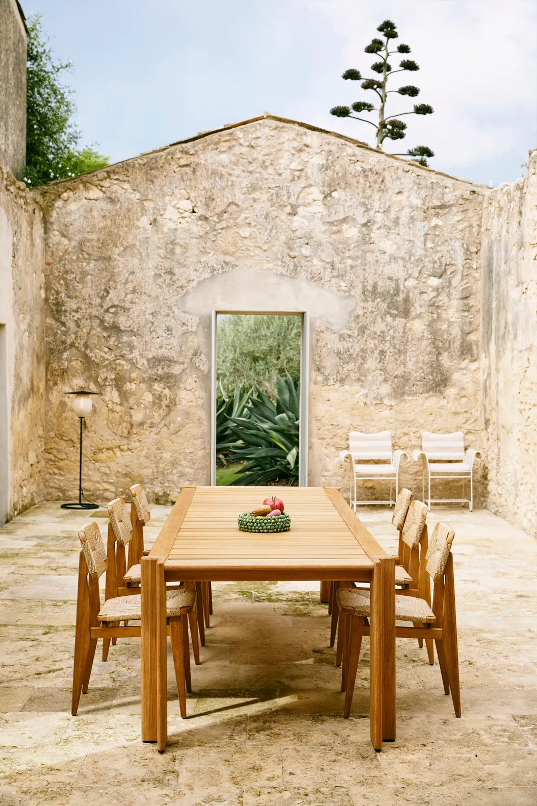 ATMOSFERA DINING TABLE