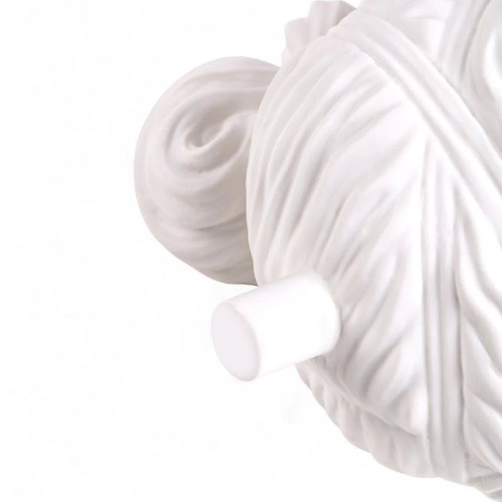 AMOR VOLAT vase