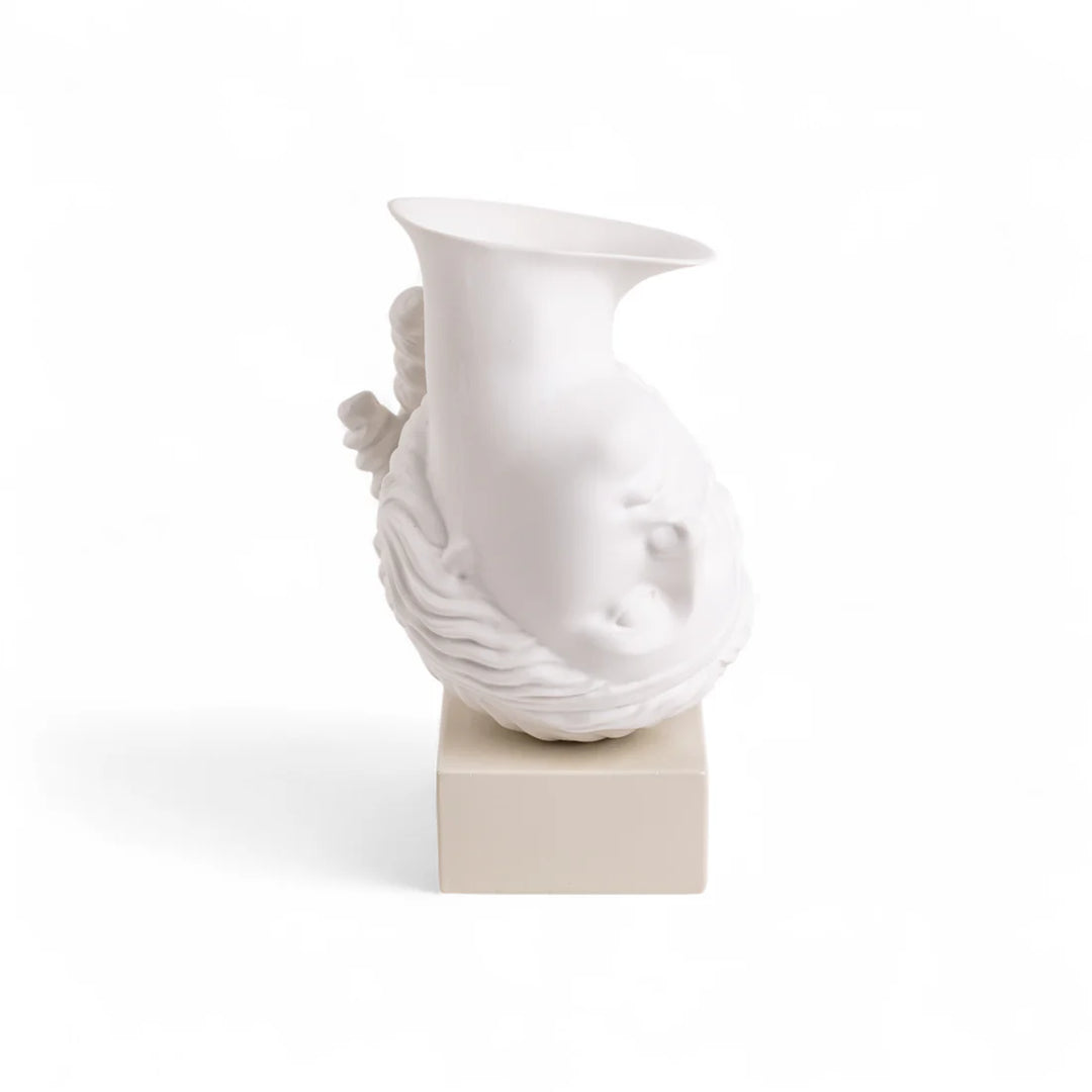 AMOR VOLAT vase