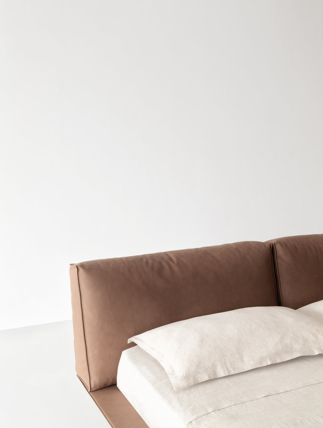vogue cuoio bed