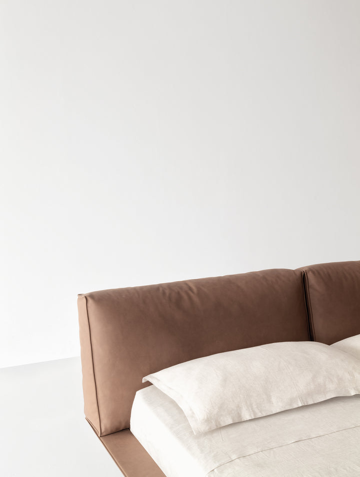 vogue cuoio bed