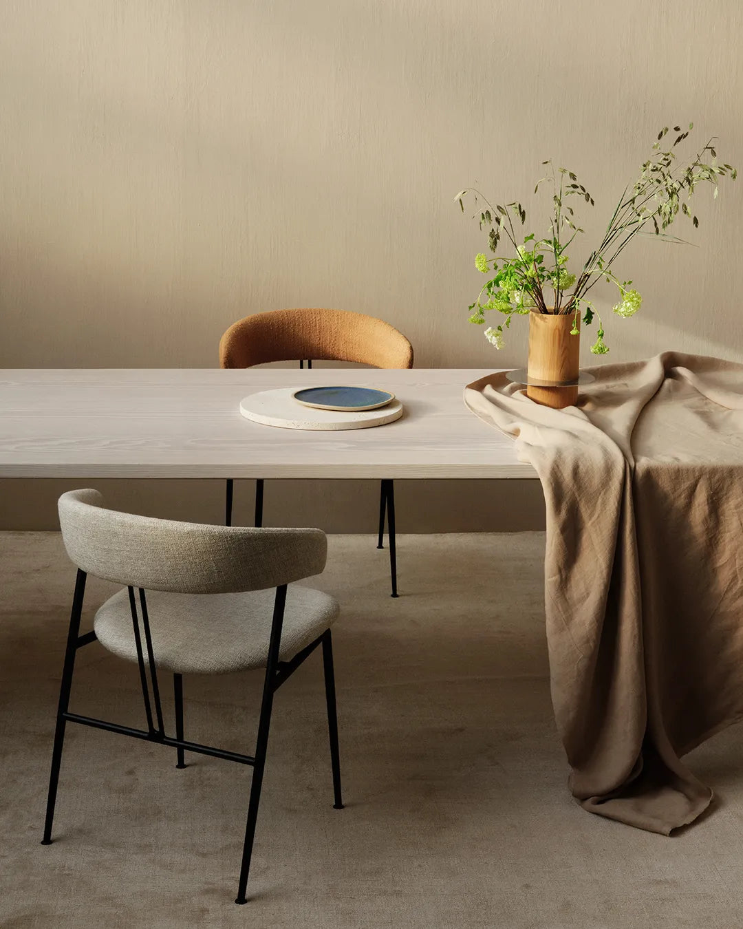 VIOLIN DINING CHAIR