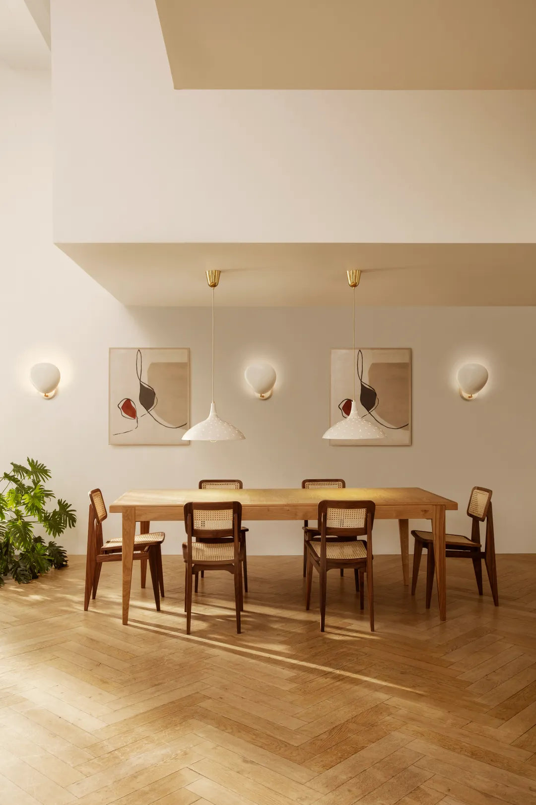 S-TABLE DINING TABLE