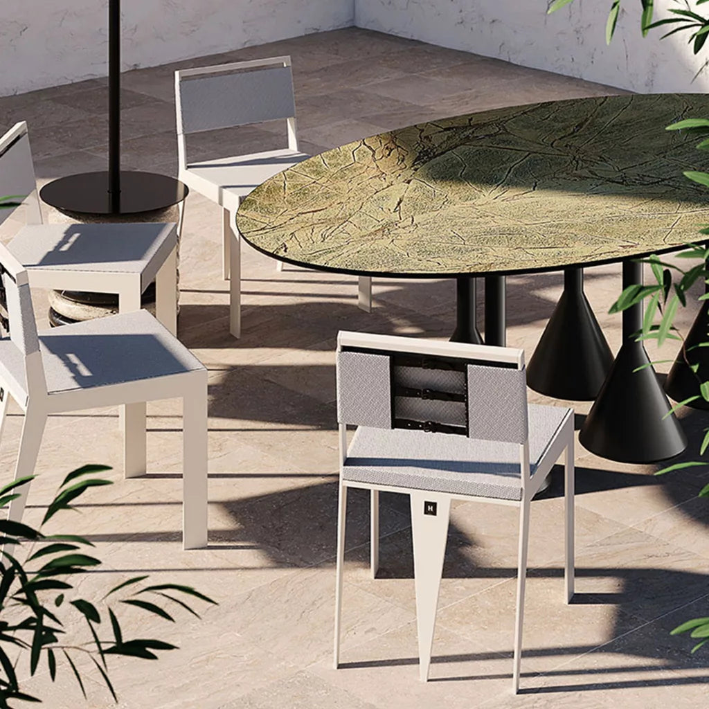 SOLEIL OVAL DINING TABLE