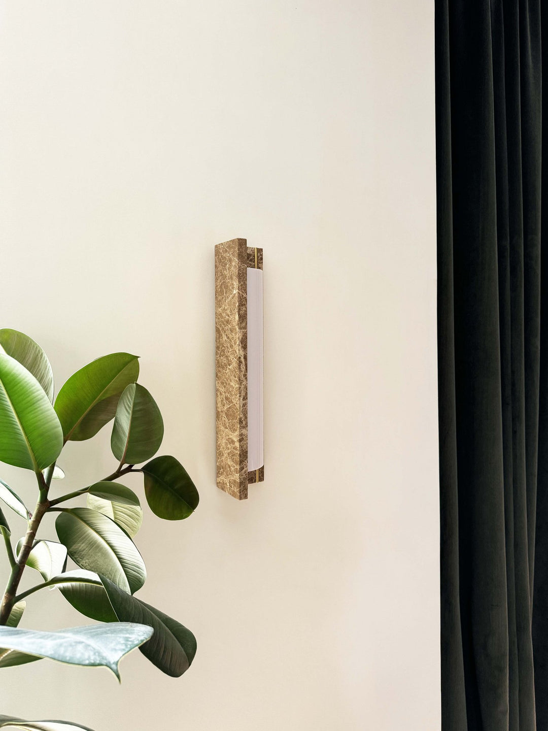 TRIDA wall lamp